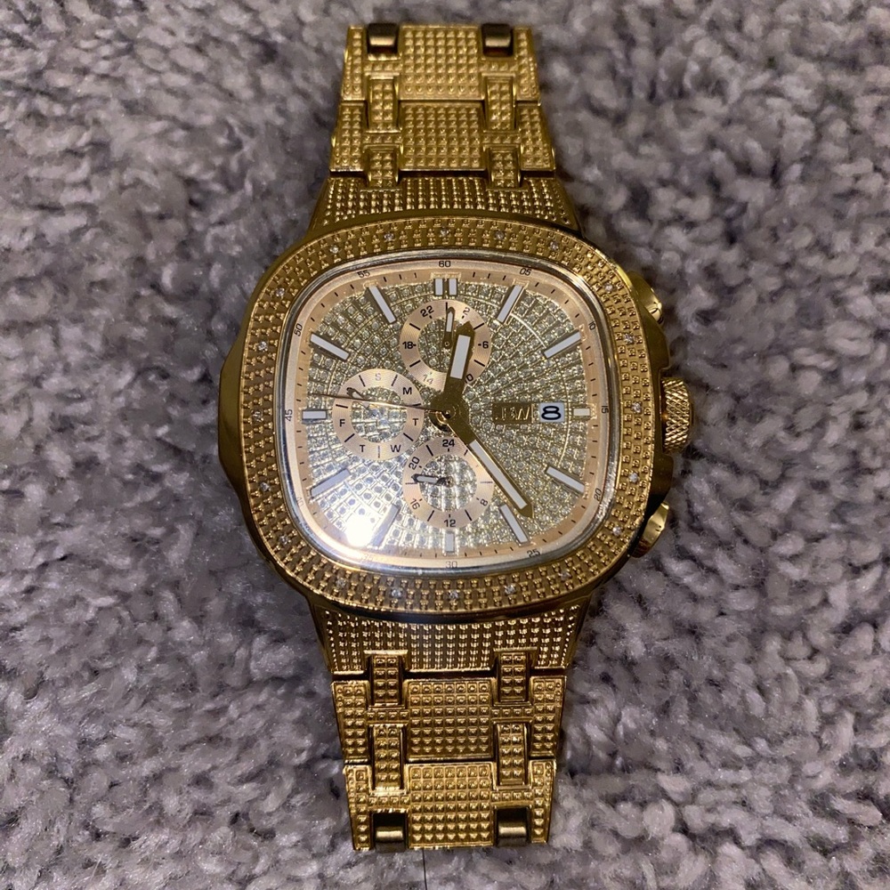 Luxurious Gold Men's Chronograph Watch